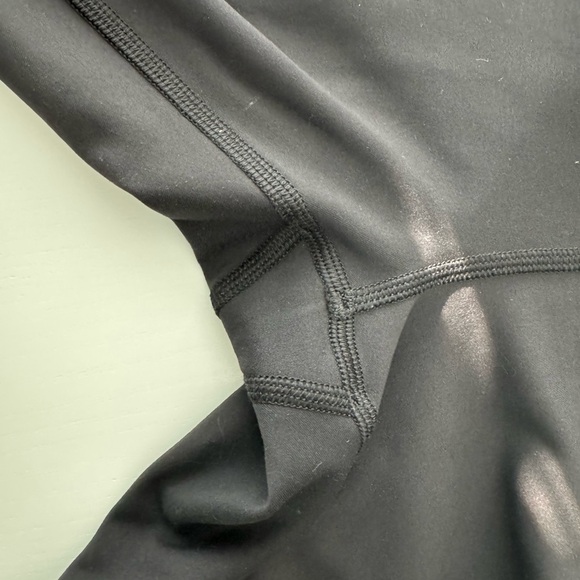 Lululemon in movement tight Size 10. Excell used cond worn a handful of times - Picture 8 of 8